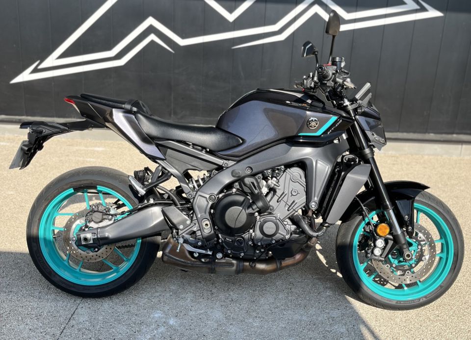YAMAHA MT-09 4
