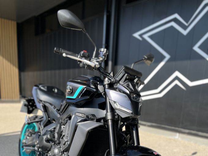 YAMAHA MT-09 4