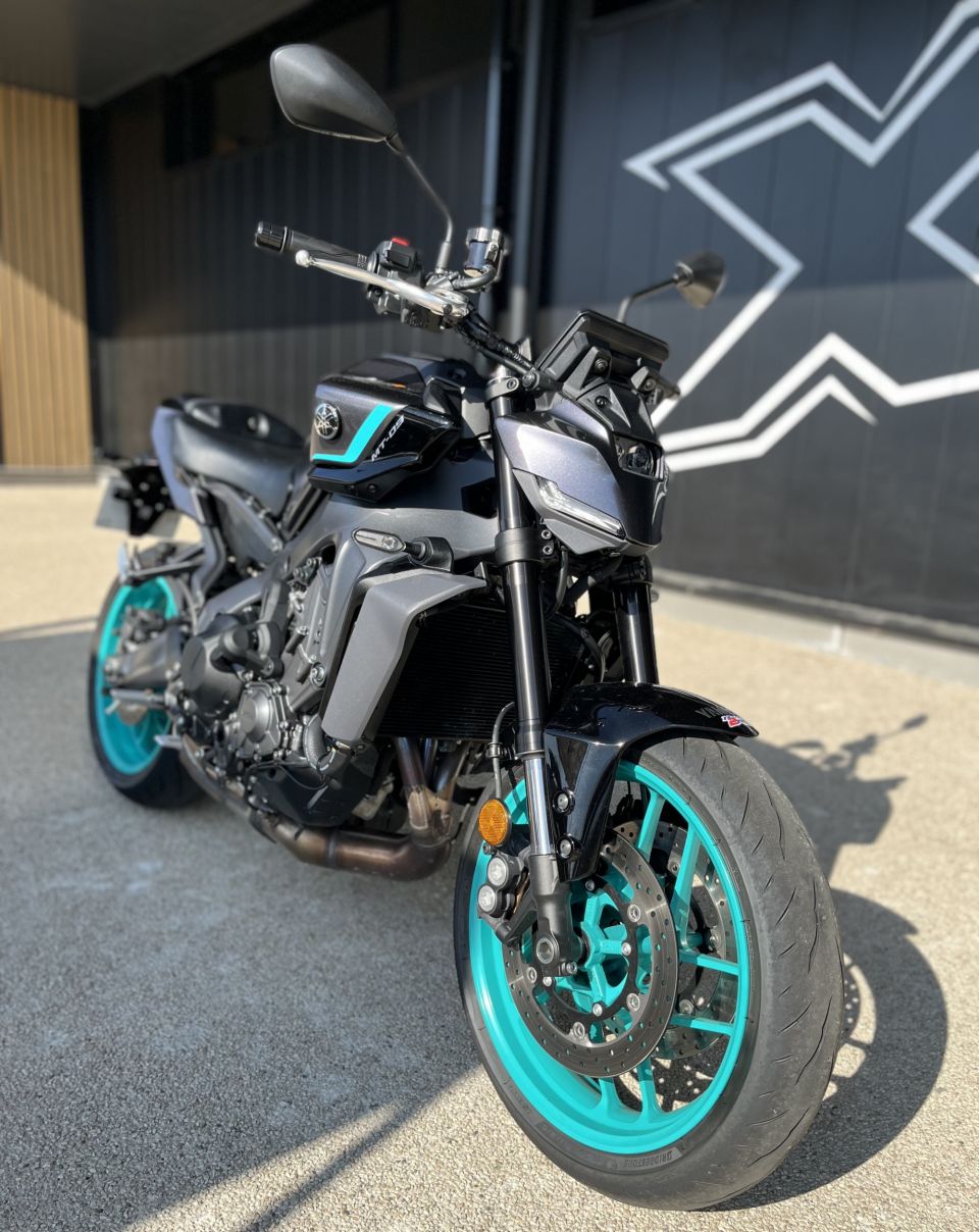 YAMAHA MT-09 4