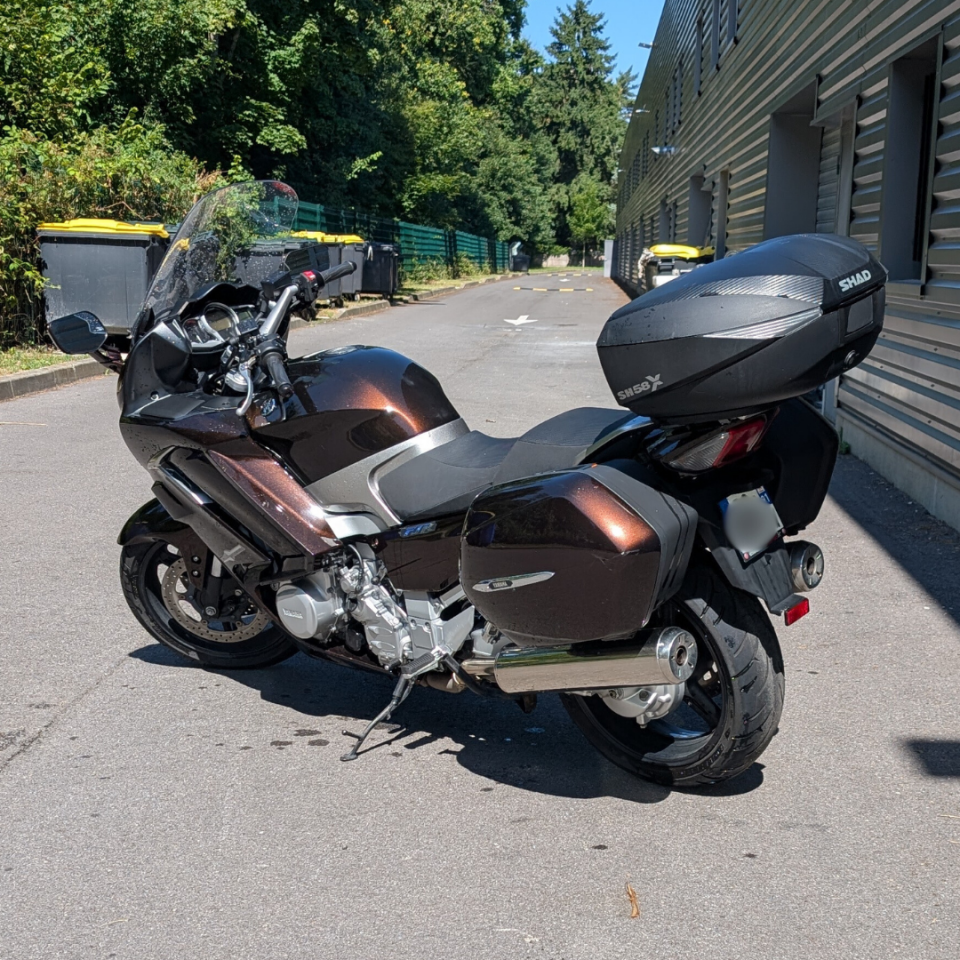 YAMAHA FJR 1300 AE 4