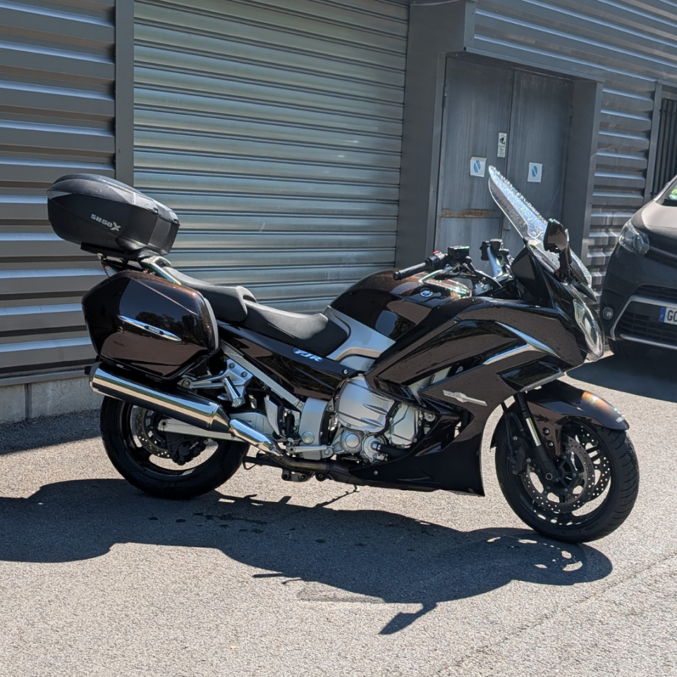 YAMAHA FJR 1300 AE 4