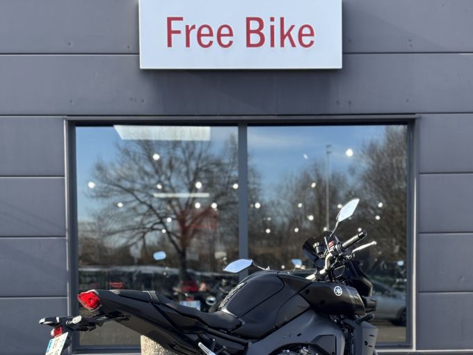 YAMAHA MT-10 4