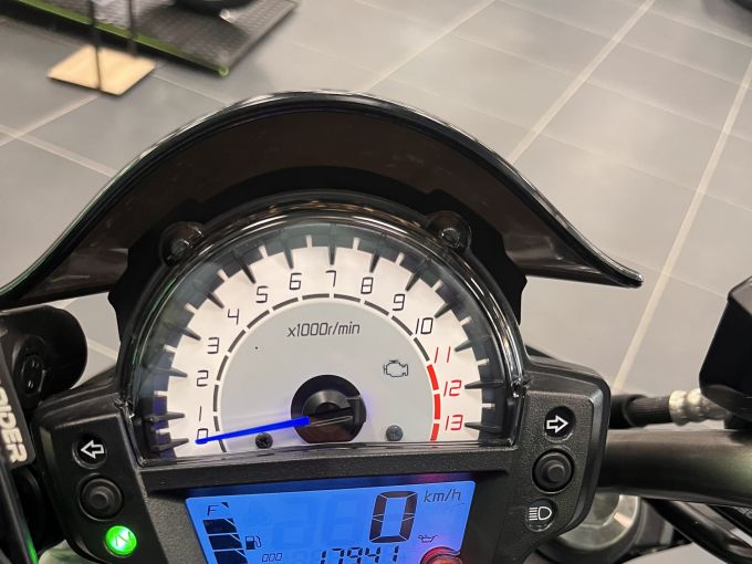 KAWASAKI ER-6 (47.5CV) 4