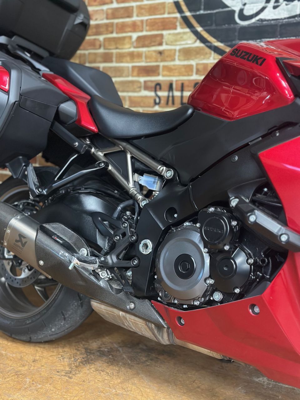 SUZUKI GSX-S 1000 GT 4