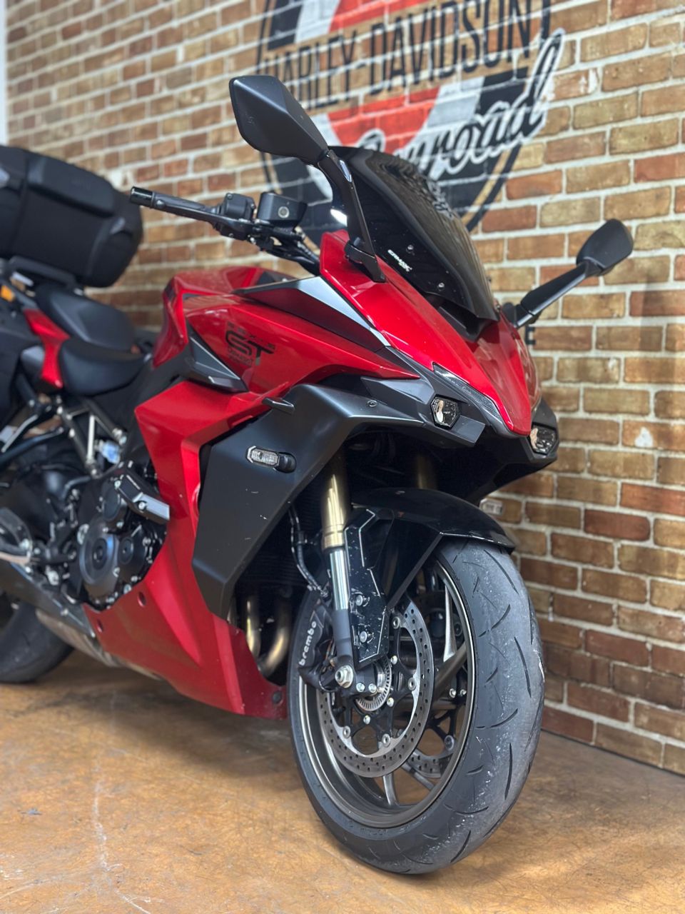 SUZUKI GSX-S 1000 GT 4