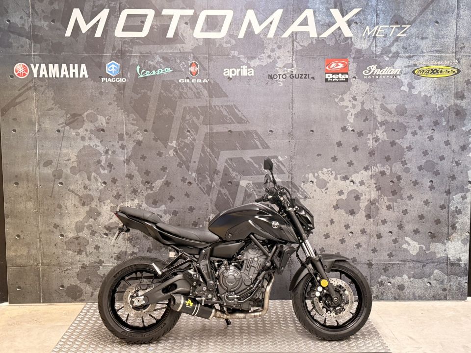 YAMAHA MT-07 4