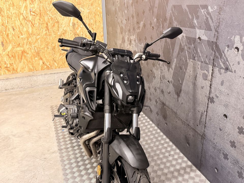YAMAHA MT-07 4