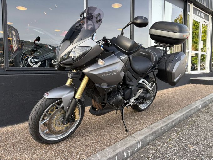 TRIUMPH TIGER 1050 SE 4