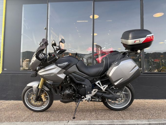 TRIUMPH TIGER 1050 SE 4
