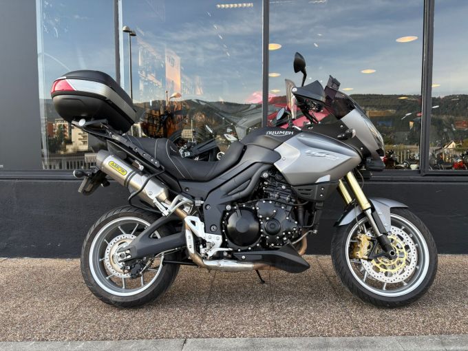 TRIUMPH TIGER 1050 SE 4
