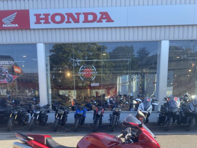 HONDA VFR800A 4