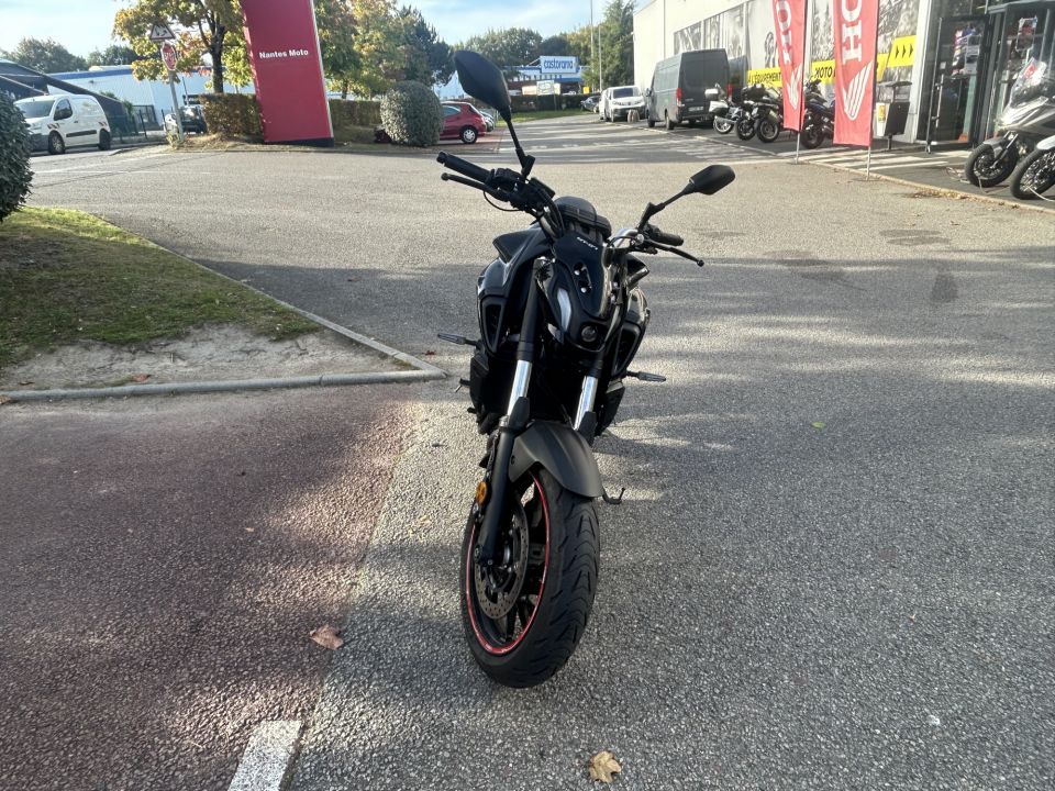 YAMAHA MT-07 4