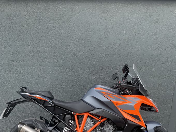 KTM 1290 SUPER DUKE GT 4