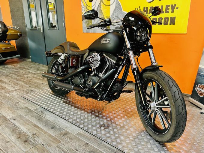 HARLEY-DAVIDSON DYNA STREET BOB 1690 4
