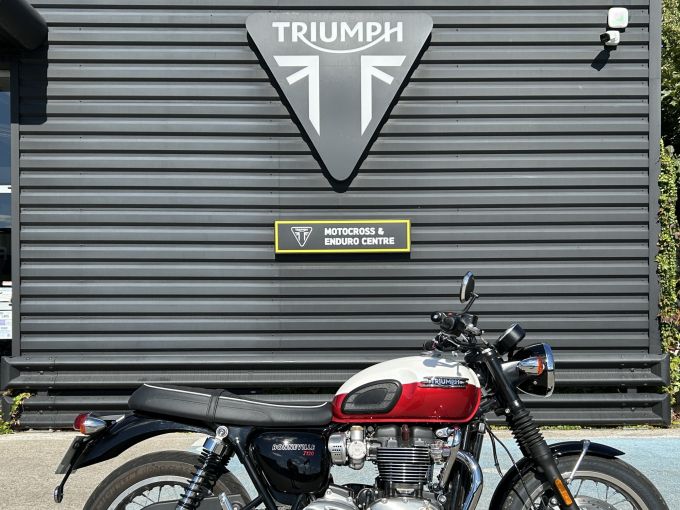 TRIUMPH BONNEVILLE T120 4