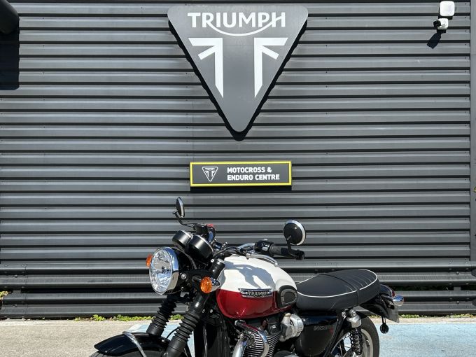 TRIUMPH BONNEVILLE T120 4