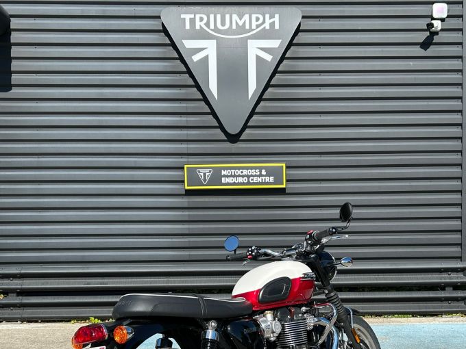 TRIUMPH BONNEVILLE T120 4