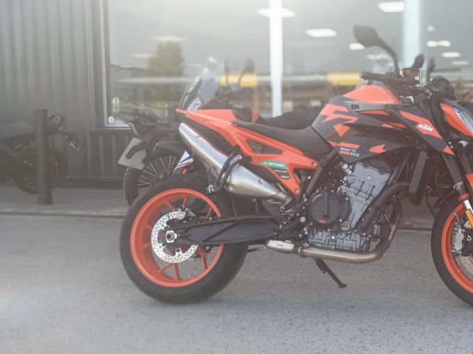 KTM 890 DUKE GP 4