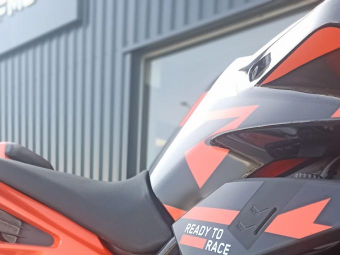 KTM 890 DUKE GP 4
