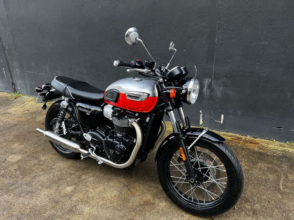 TRIUMPH Bonneville T100 4