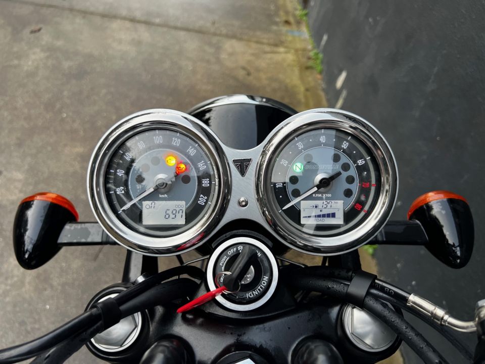 TRIUMPH Bonneville T100 4