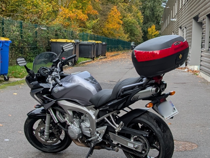 YAMAHA FZ6 600 FAZER 4