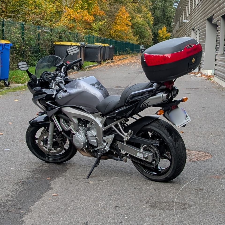 YAMAHA FZ6 600 FAZER 4