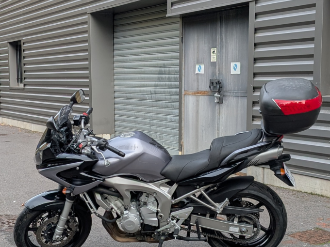 YAMAHA FZ6 600 FAZER 4