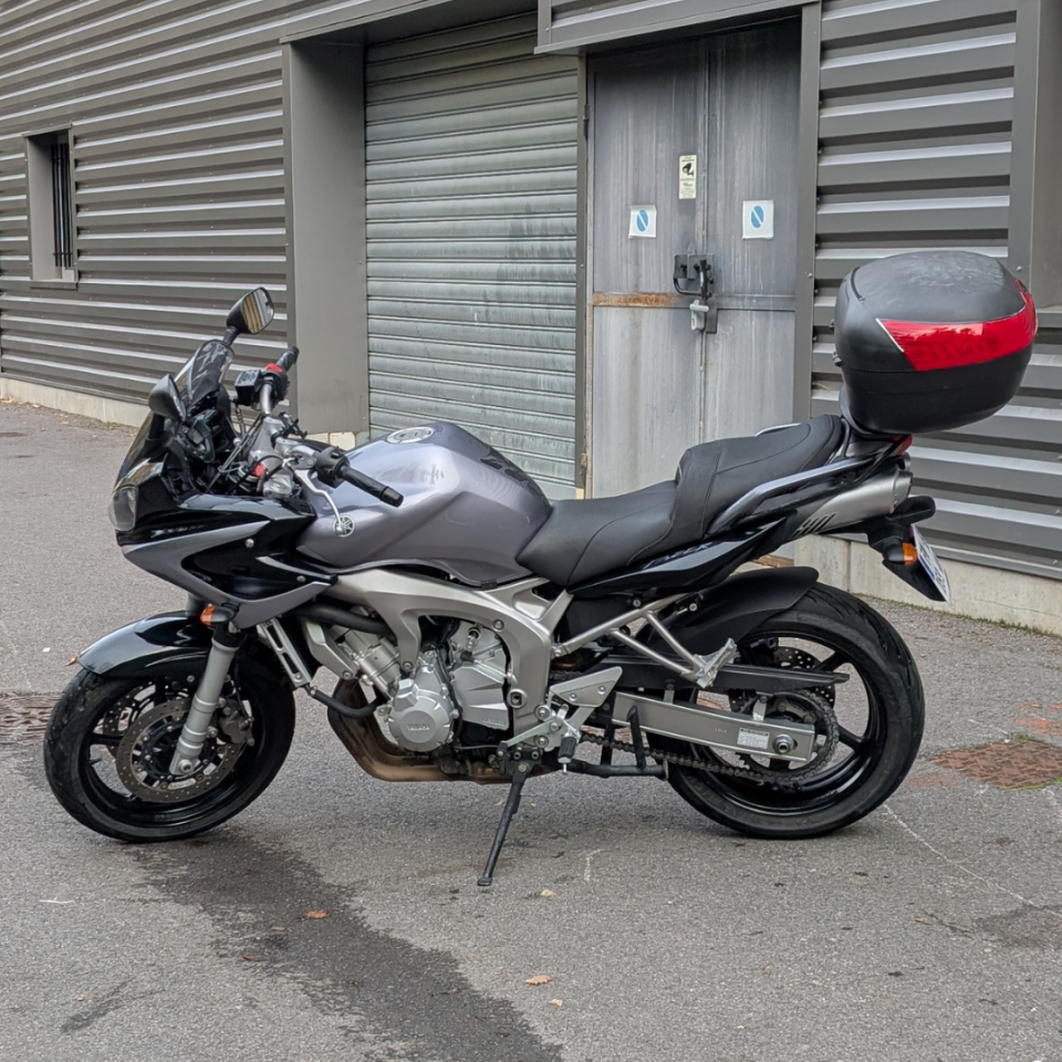 YAMAHA FZ6 600 FAZER 4