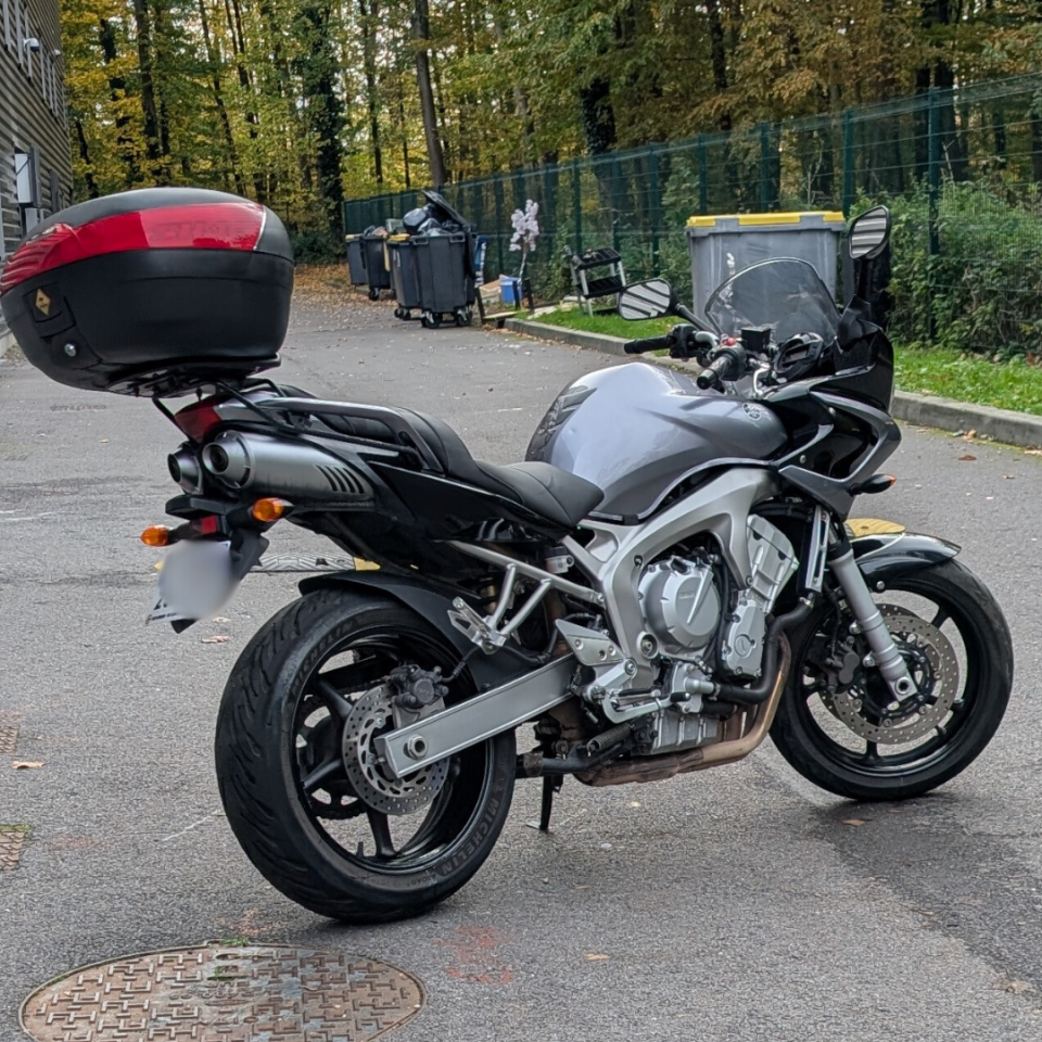 YAMAHA FZ6 600 FAZER 4