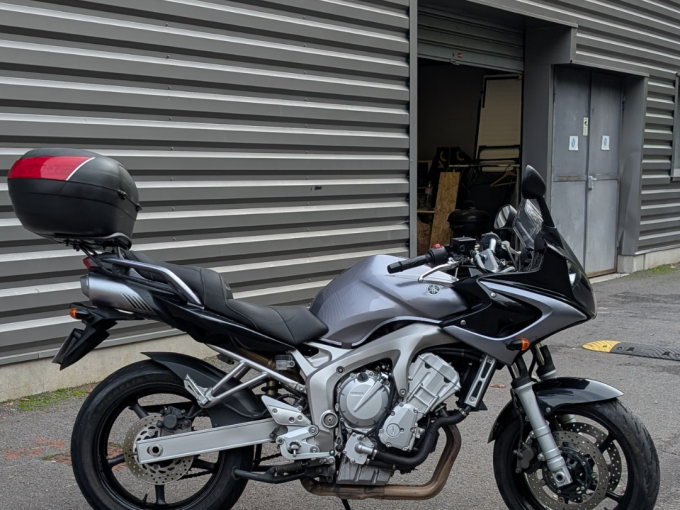 YAMAHA FZ6 600 FAZER 4