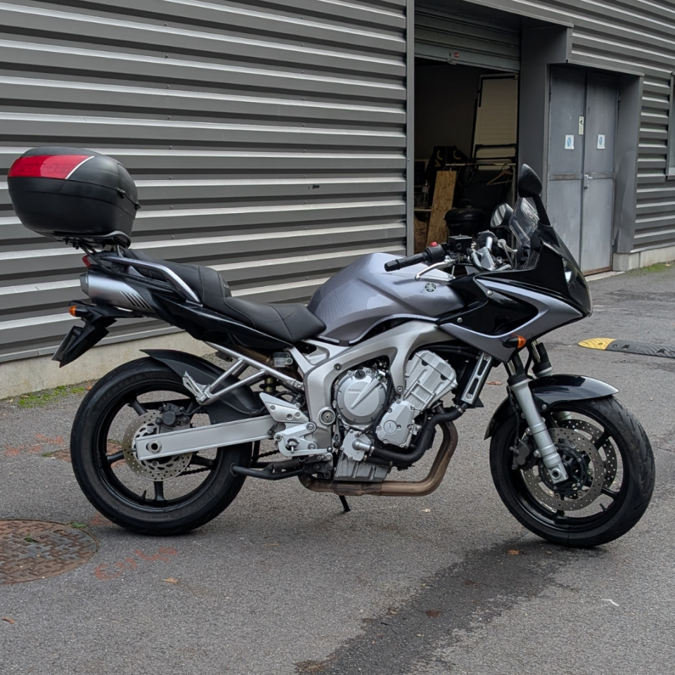 YAMAHA FZ6 600 FAZER 4