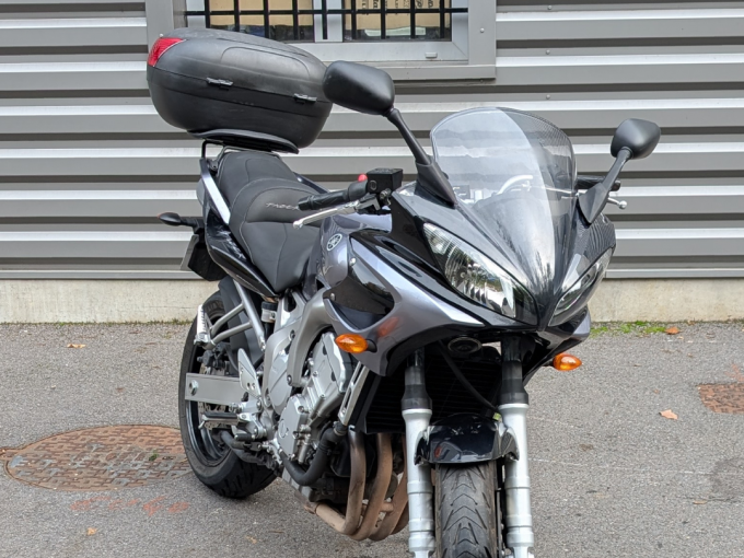 YAMAHA FZ6 600 FAZER 4