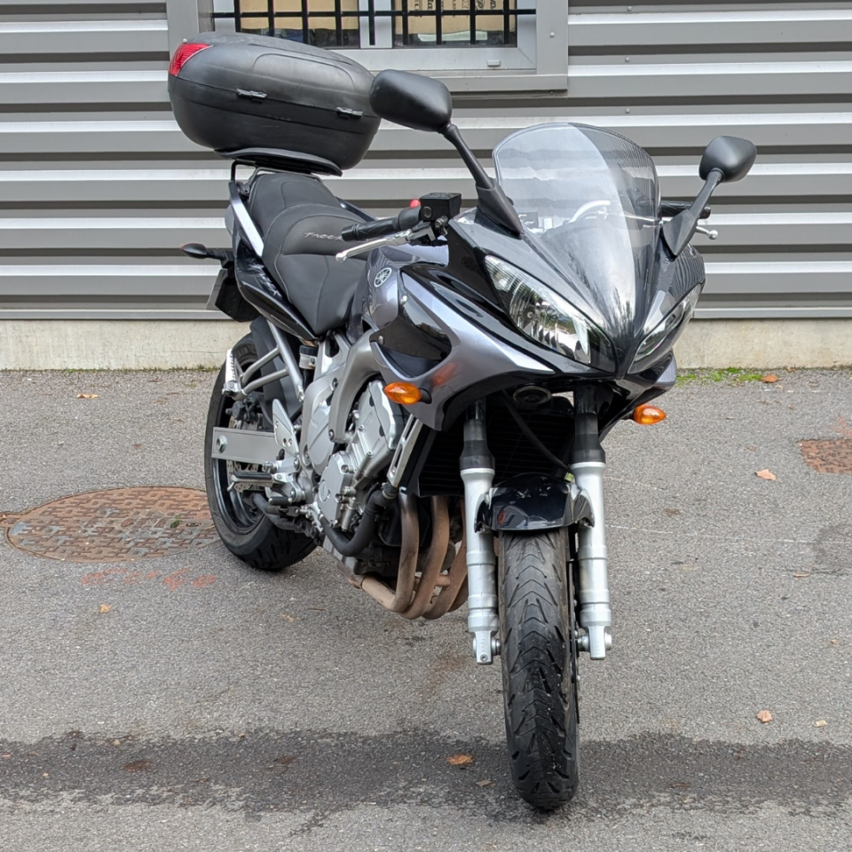 YAMAHA FZ6 600 FAZER 4