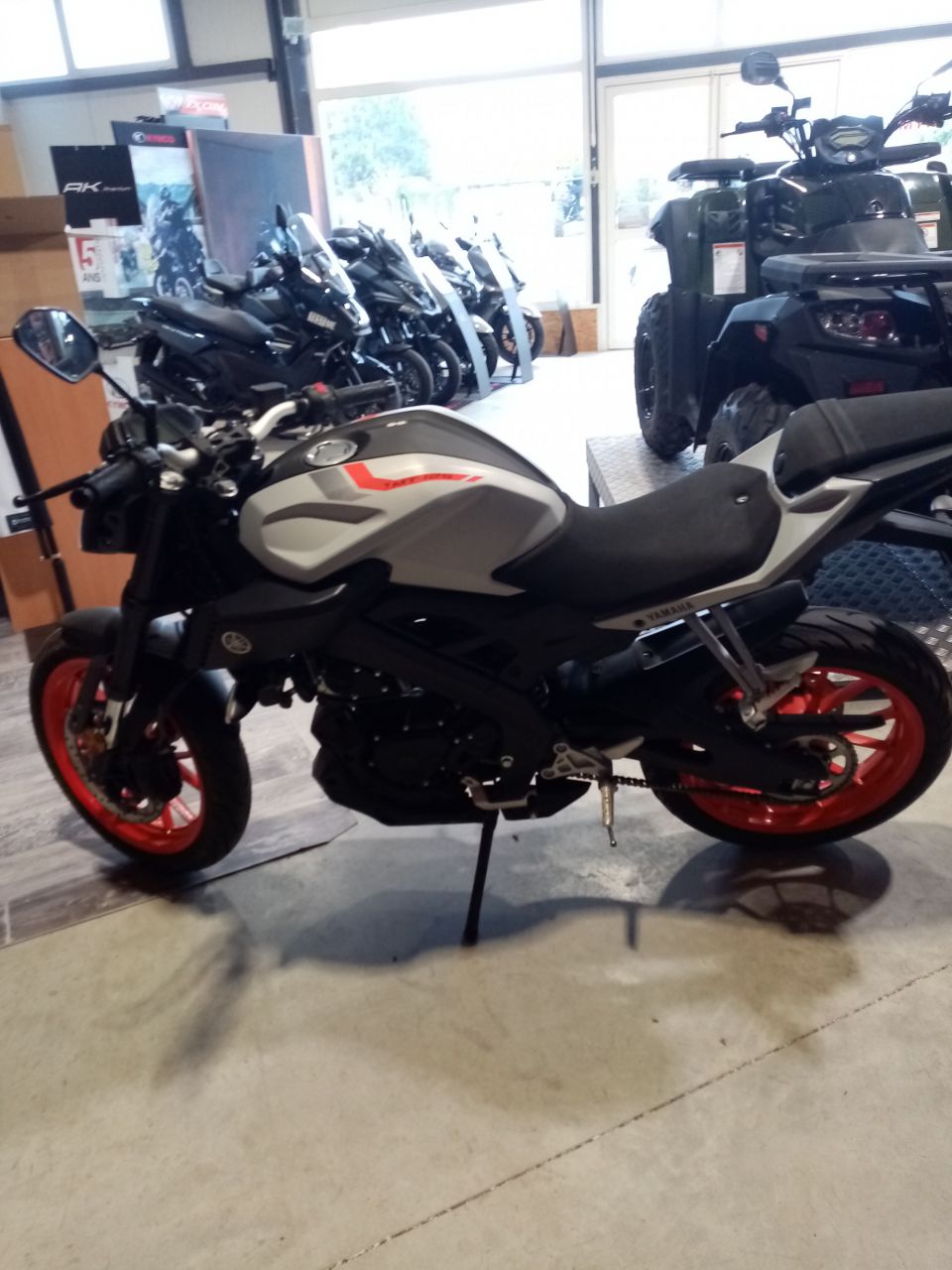 YAMAHA MT-125 ABS 4