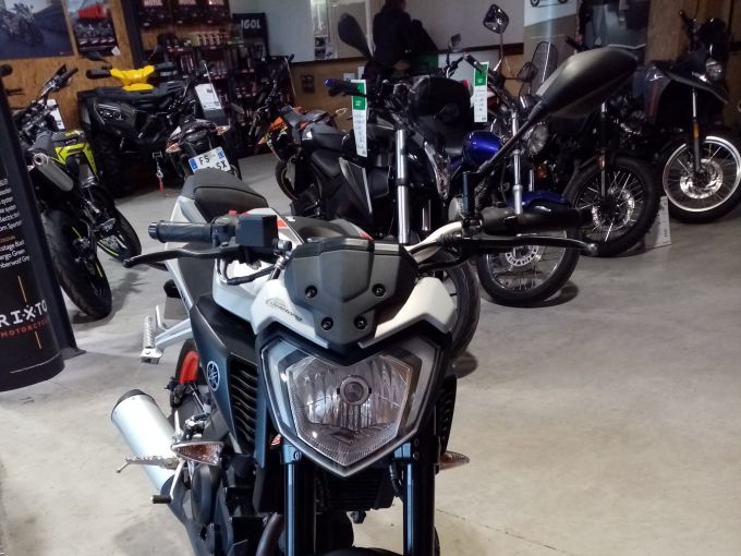 YAMAHA MT-125 ABS 4