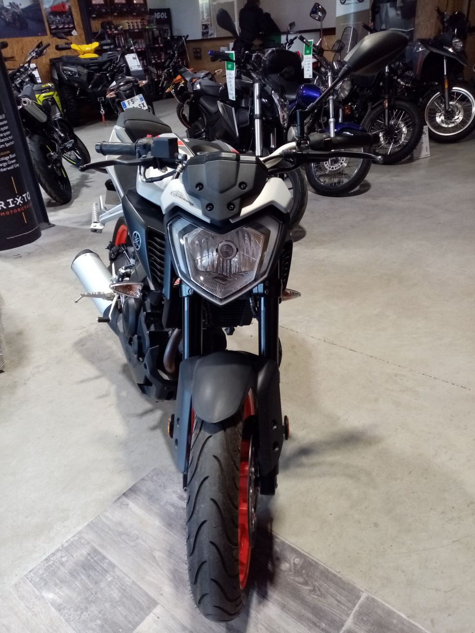 YAMAHA MT-125 ABS 4