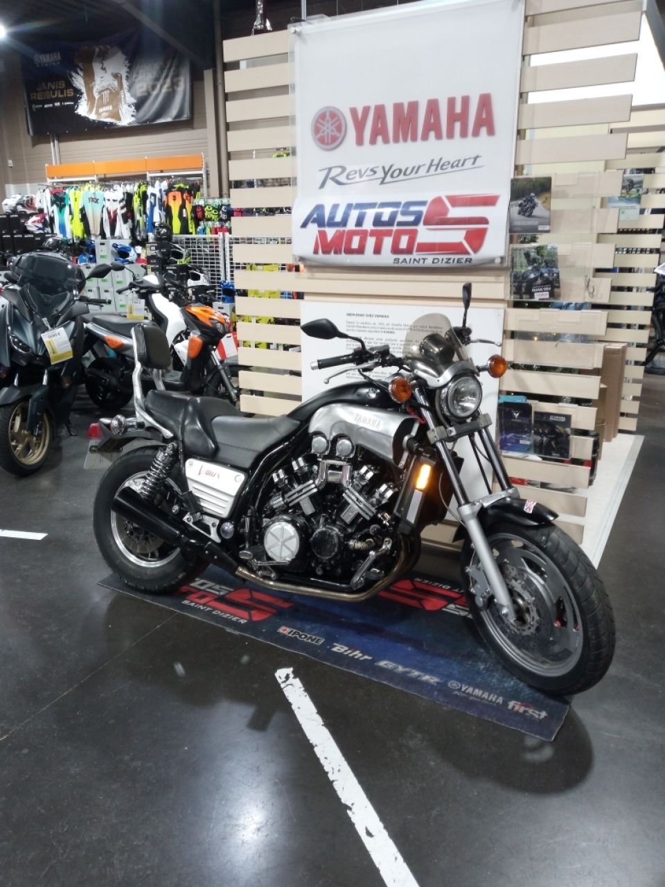 YAMAHA 1200 VMAX 4