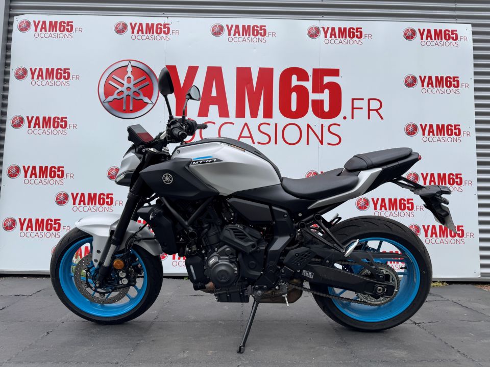 YAMAHA MT-07 Y-AMT 4