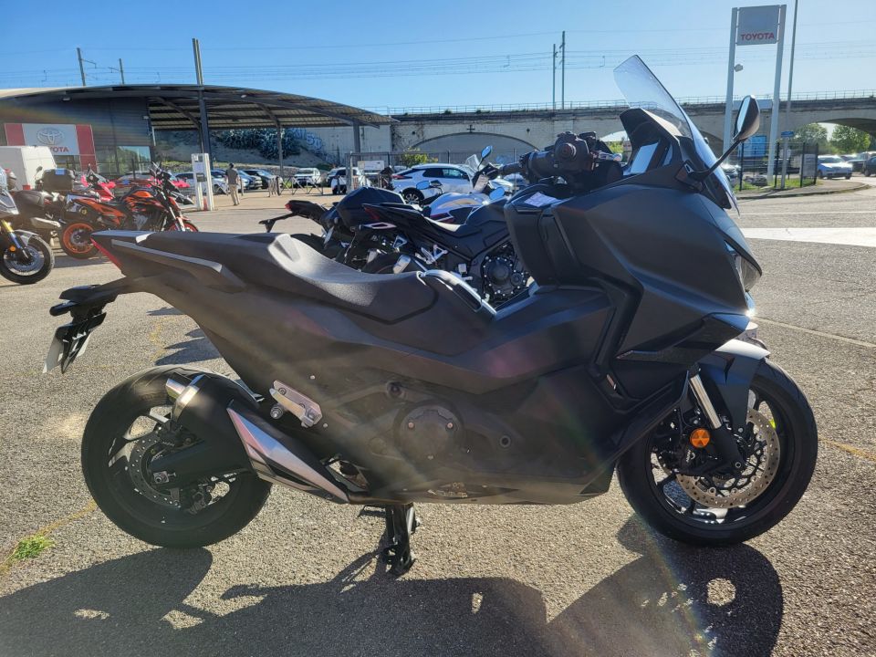 HONDA NSS FORZA 750 4