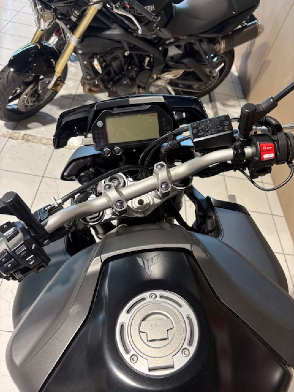 YAMAHA MT-10 4