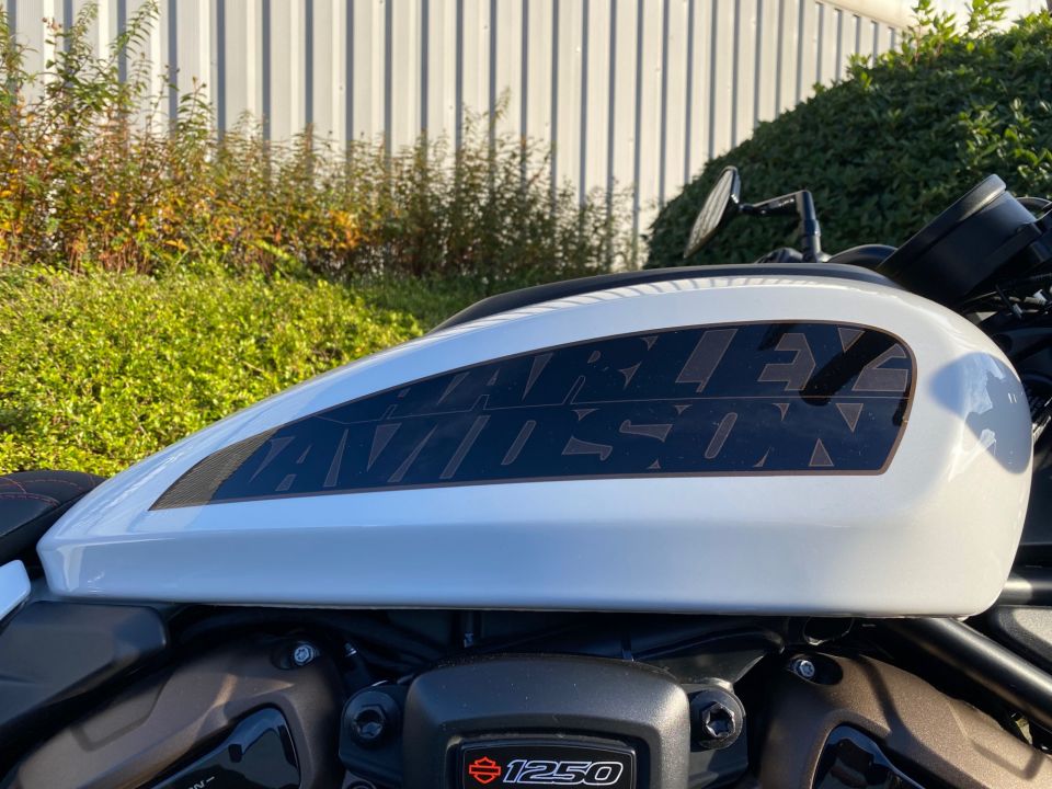 HARLEY-DAVIDSON SPORTSTER 1250 S 4