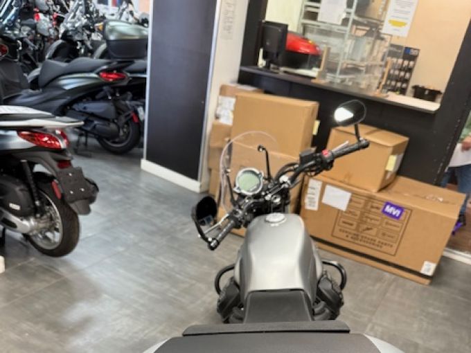 MOTO GUZZI V7 4