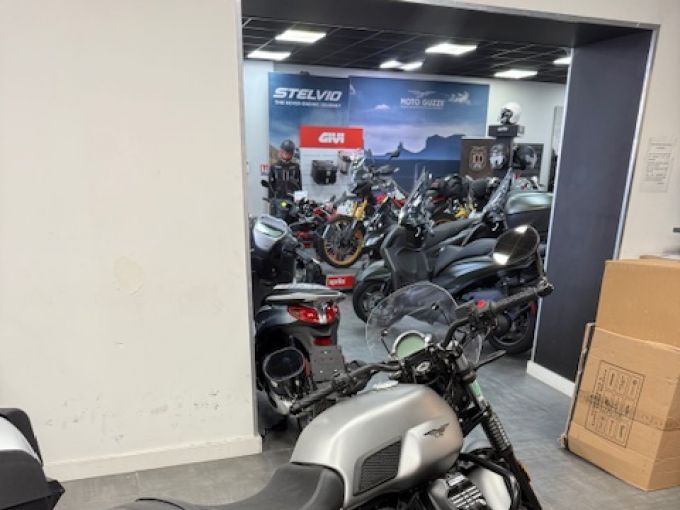 MOTO GUZZI V7 4