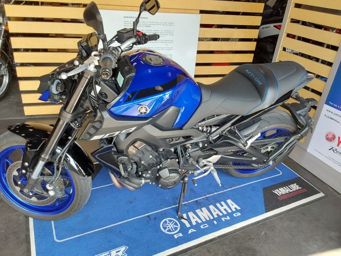 YAMAHA MT-09 4