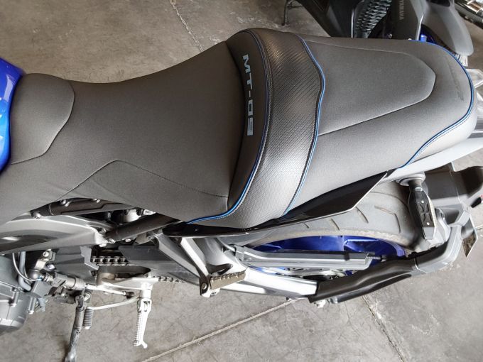 YAMAHA MT-09 4