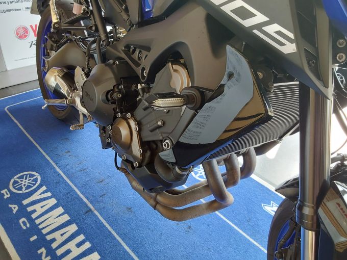 YAMAHA MT-09 4