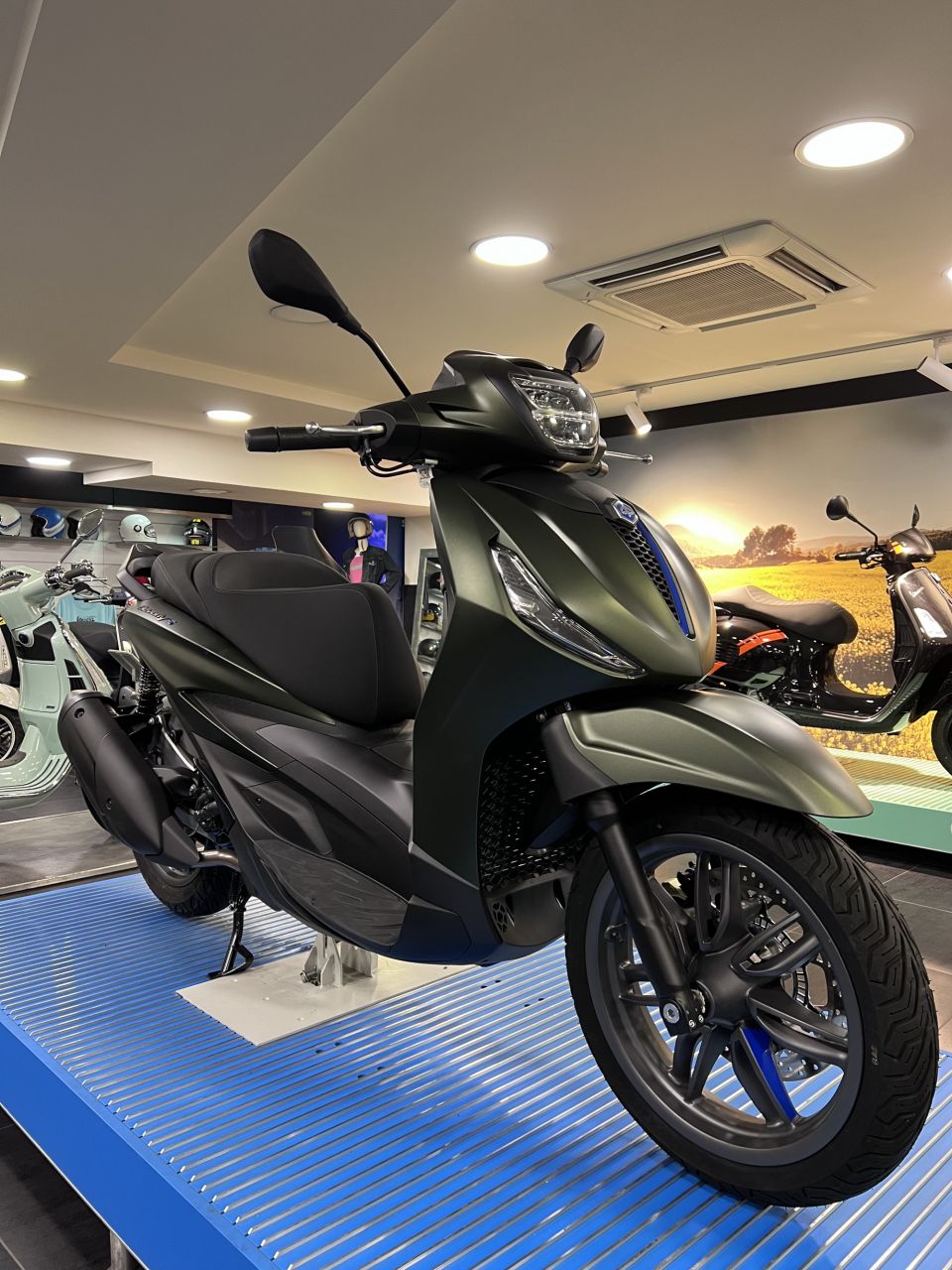 PIAGGIO BEVERLY 310 HPE E5+ 4