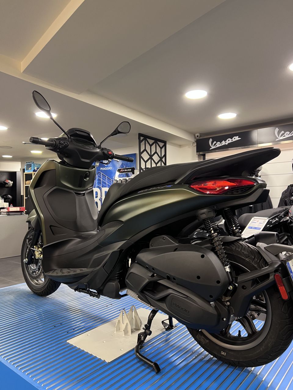 PIAGGIO BEVERLY 310 HPE E5+ 4