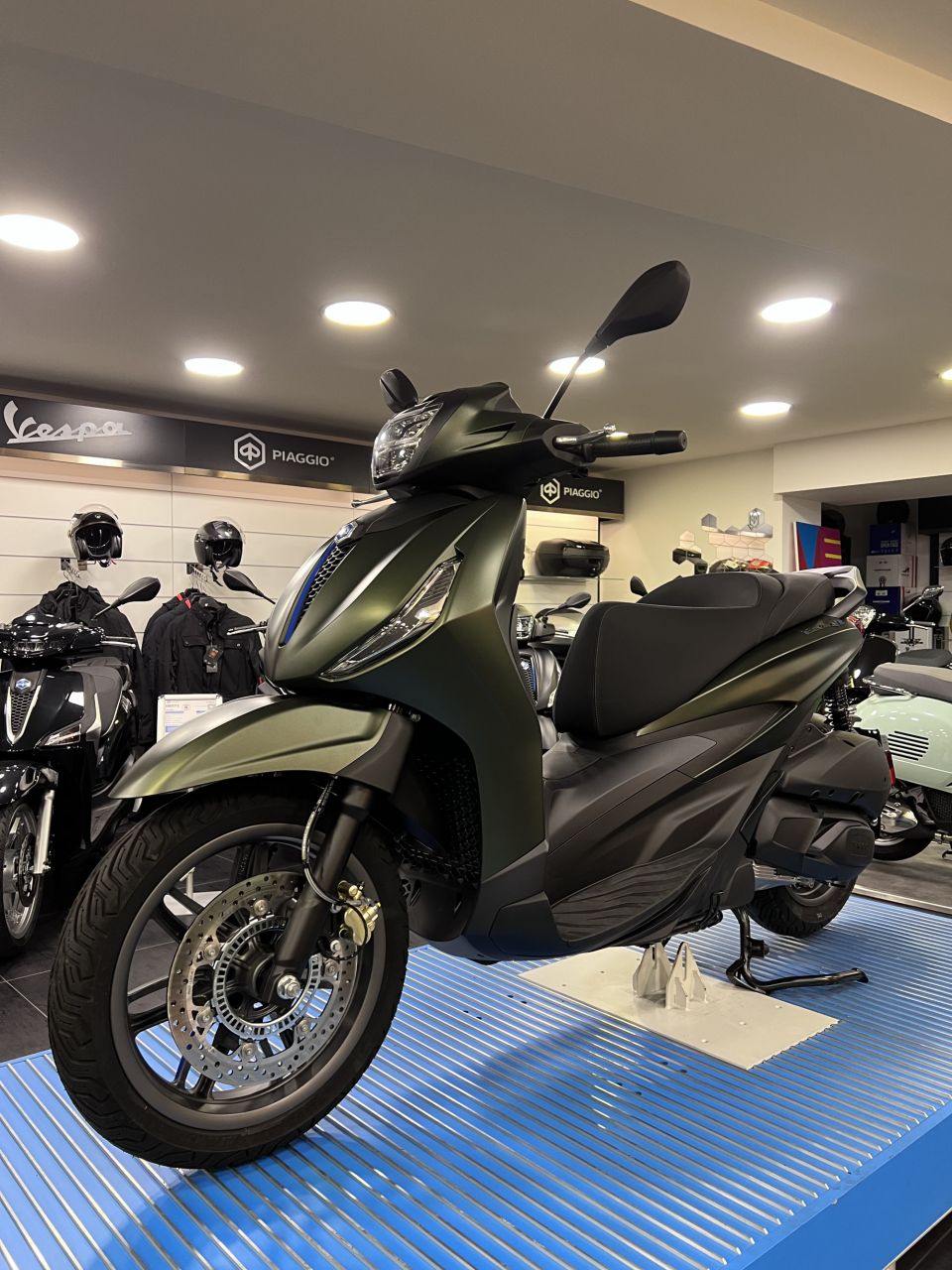 PIAGGIO BEVERLY 310 HPE E5+ 4